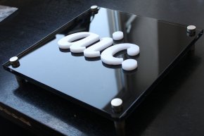 Логотип табличка из акрила