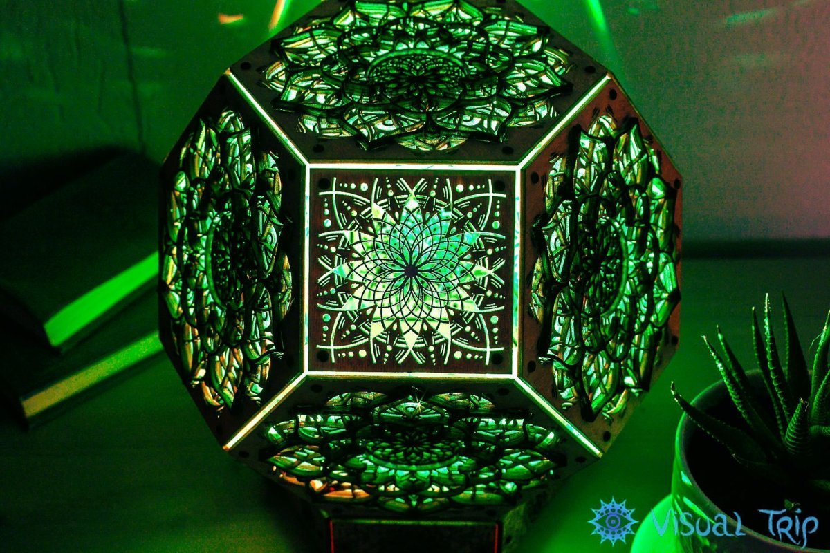 Интерьерный проекционный светильник из фанеры Sacred Love