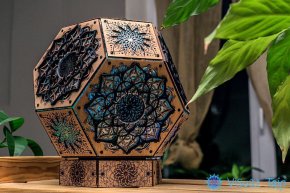 Интерьерный проекционный светильник из фанеры Sacred Love